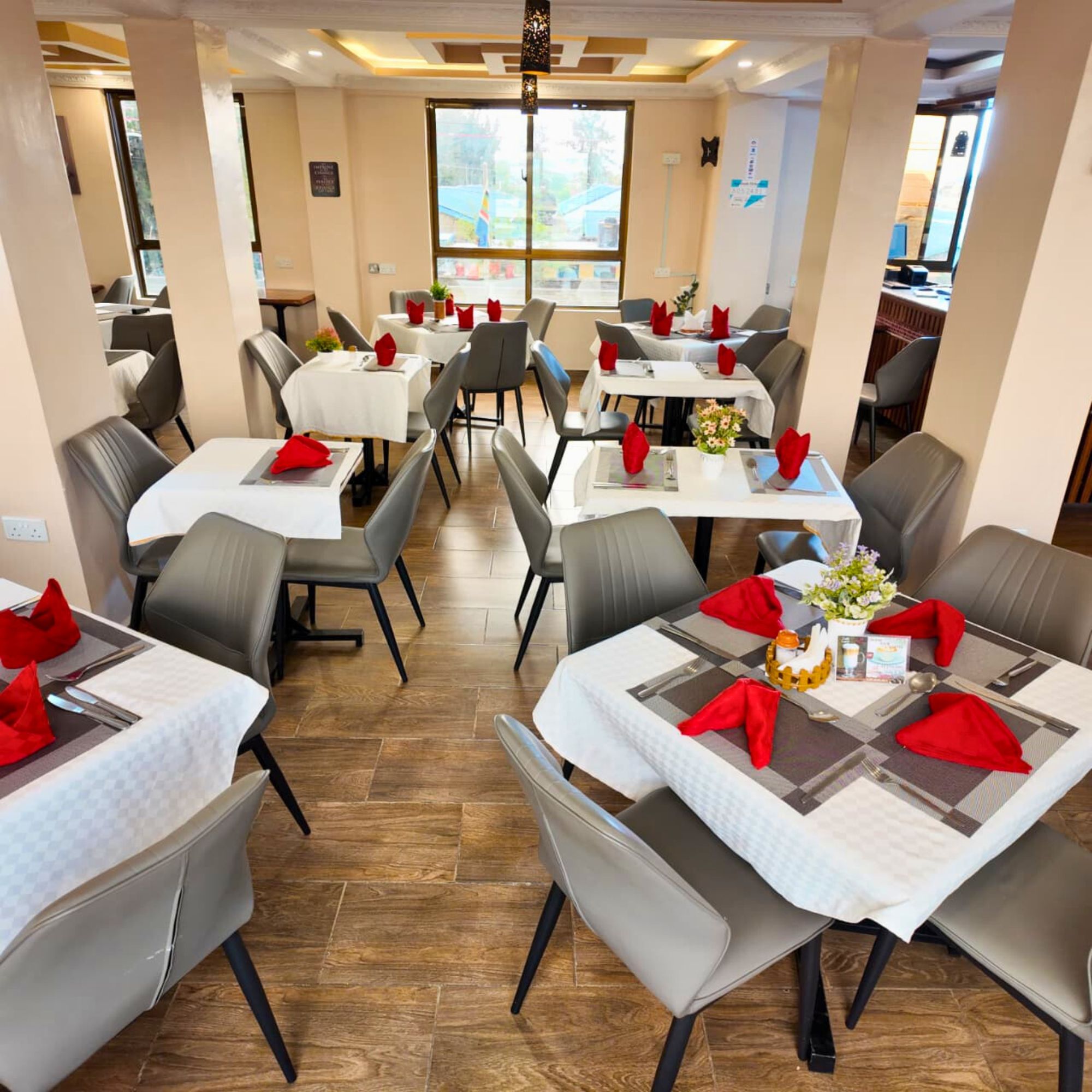 Restaurant & Dining Area - View 2