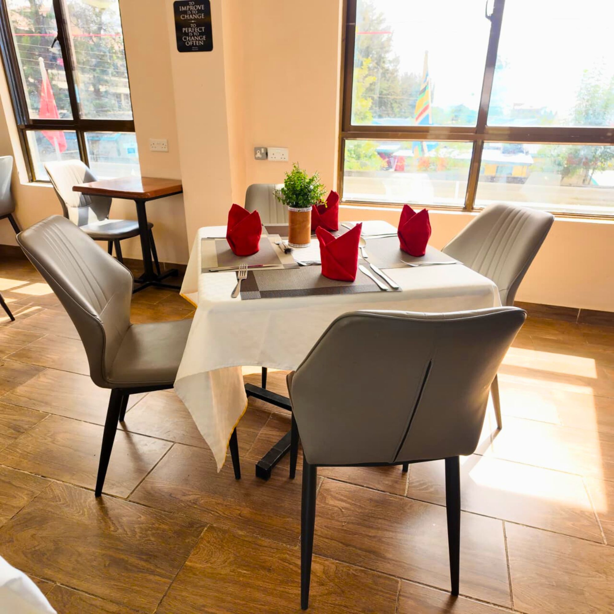 Restaurant & Dining Area - View 3